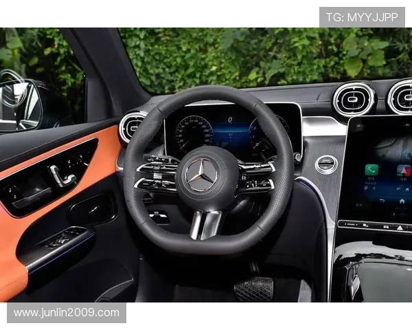 2.0T+258匹，内饰豪华，空间不俗，实拍奔驰GLC